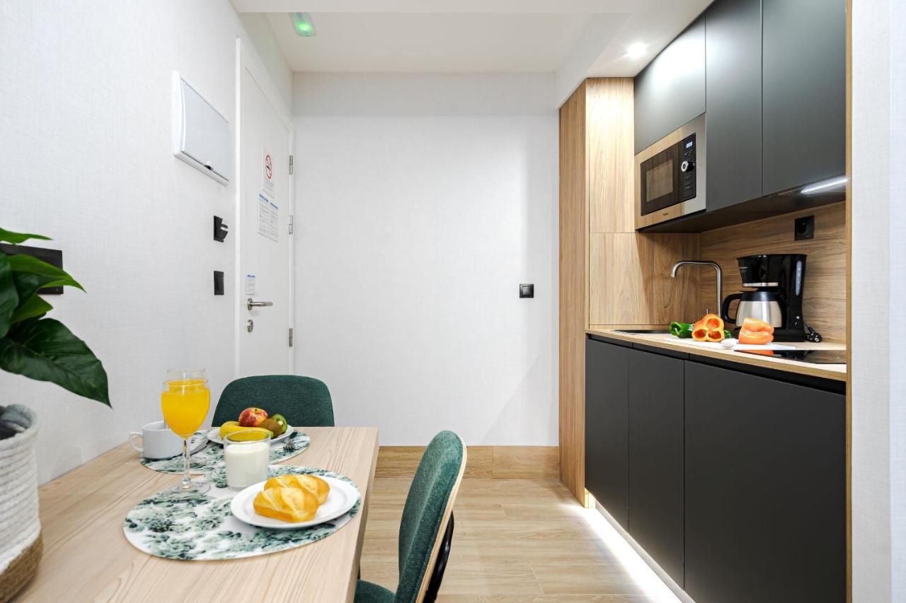 Feelathome Ventas Suites Madrid Exterior photo