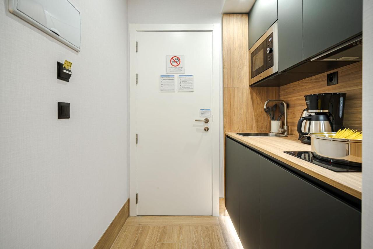 Feelathome Ventas Suites Madrid Exterior photo