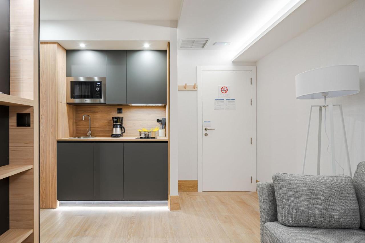 Feelathome Ventas Suites Madrid Exterior photo