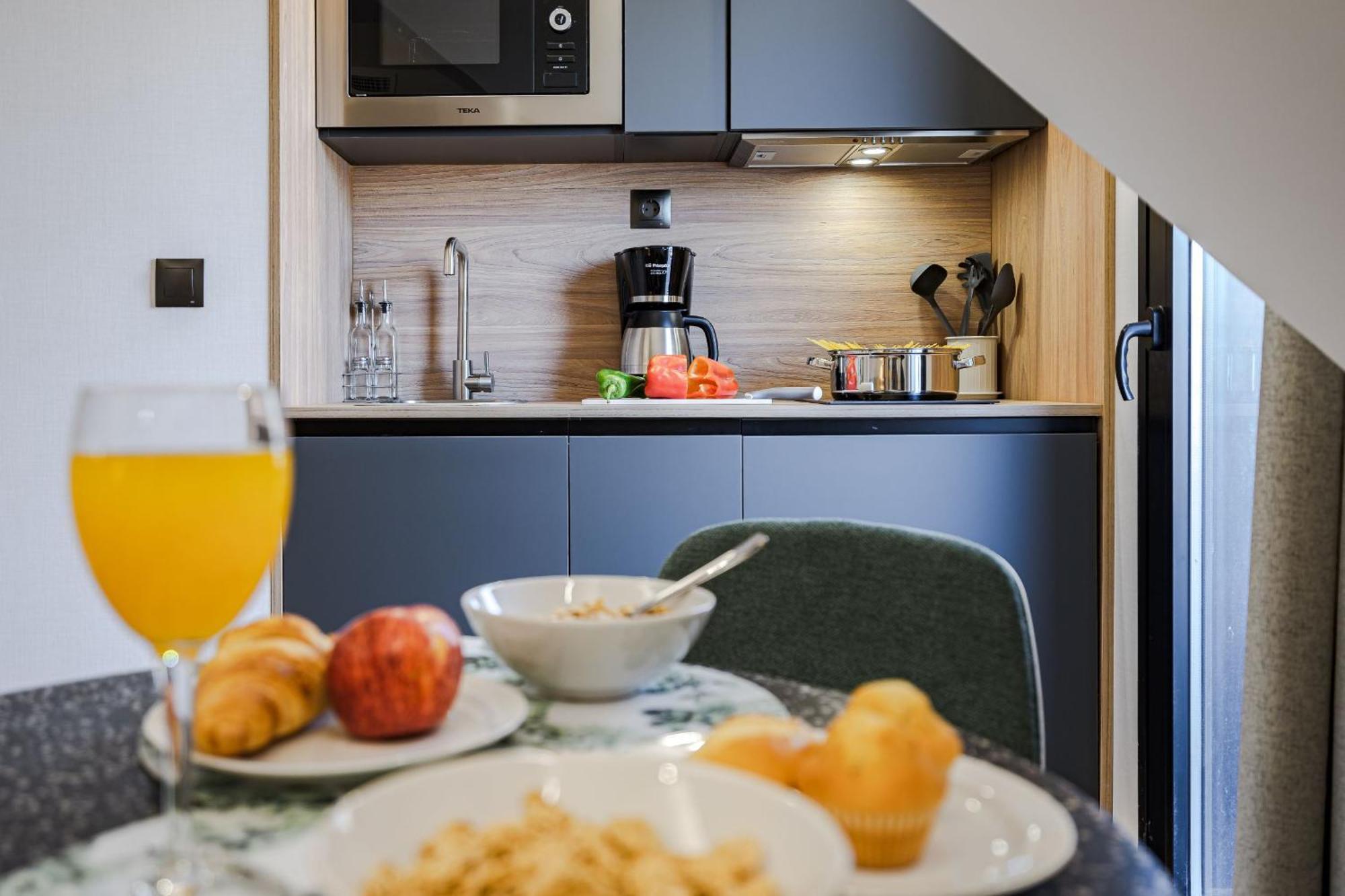 Feelathome Ventas Suites Madrid Exterior photo