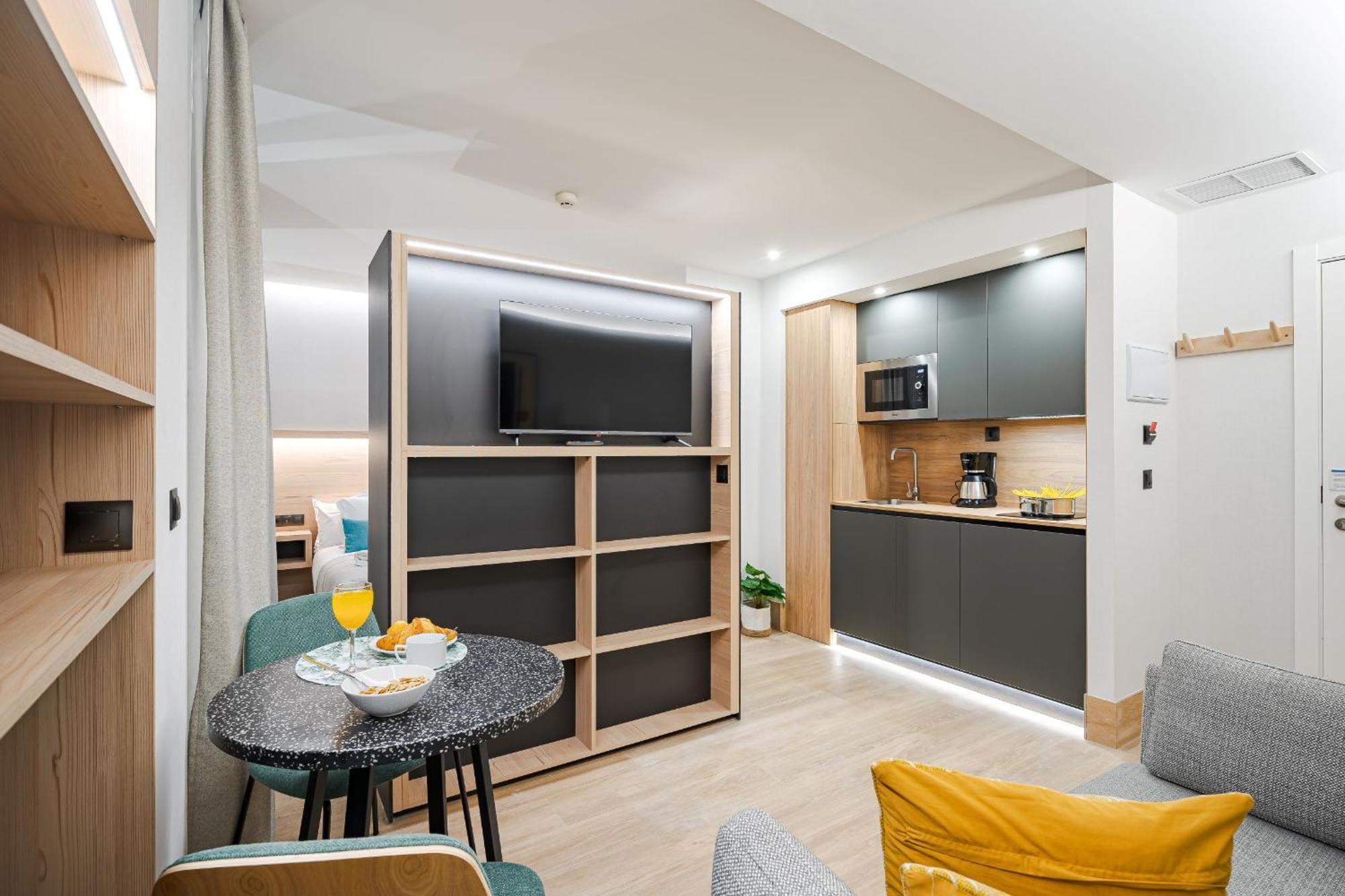 Feelathome Ventas Suites Madrid Exterior photo