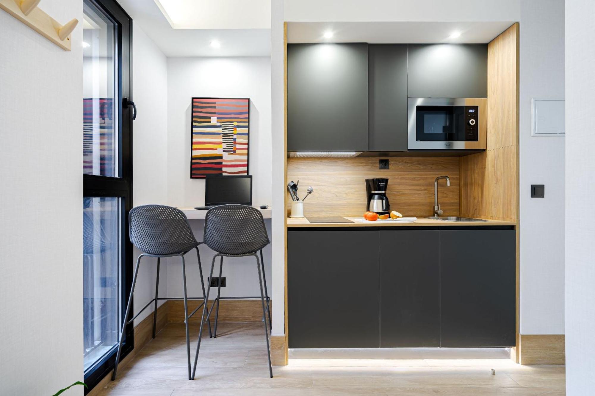 Feelathome Ventas Suites Madrid Exterior photo