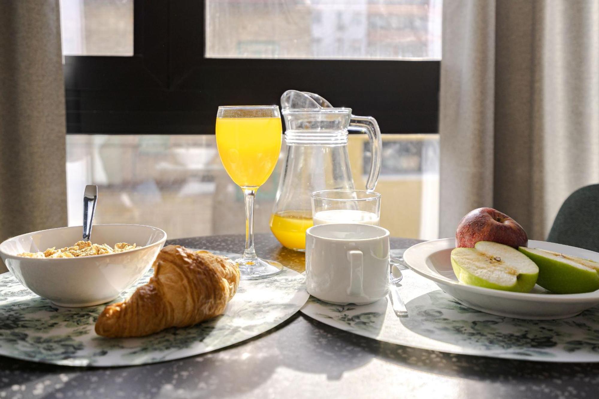 Feelathome Ventas Suites Madrid Exterior photo