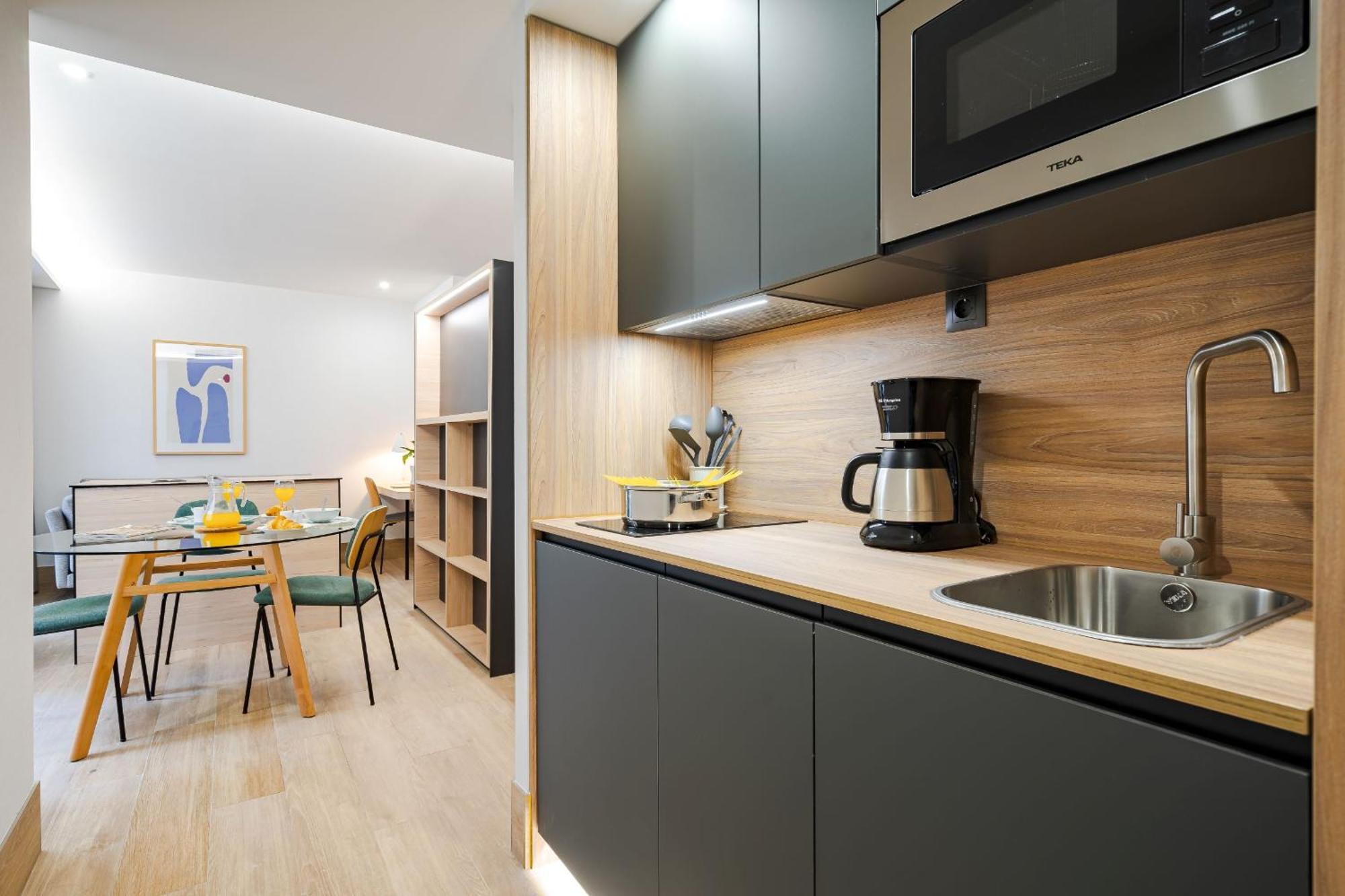 Feelathome Ventas Suites Madrid Exterior photo