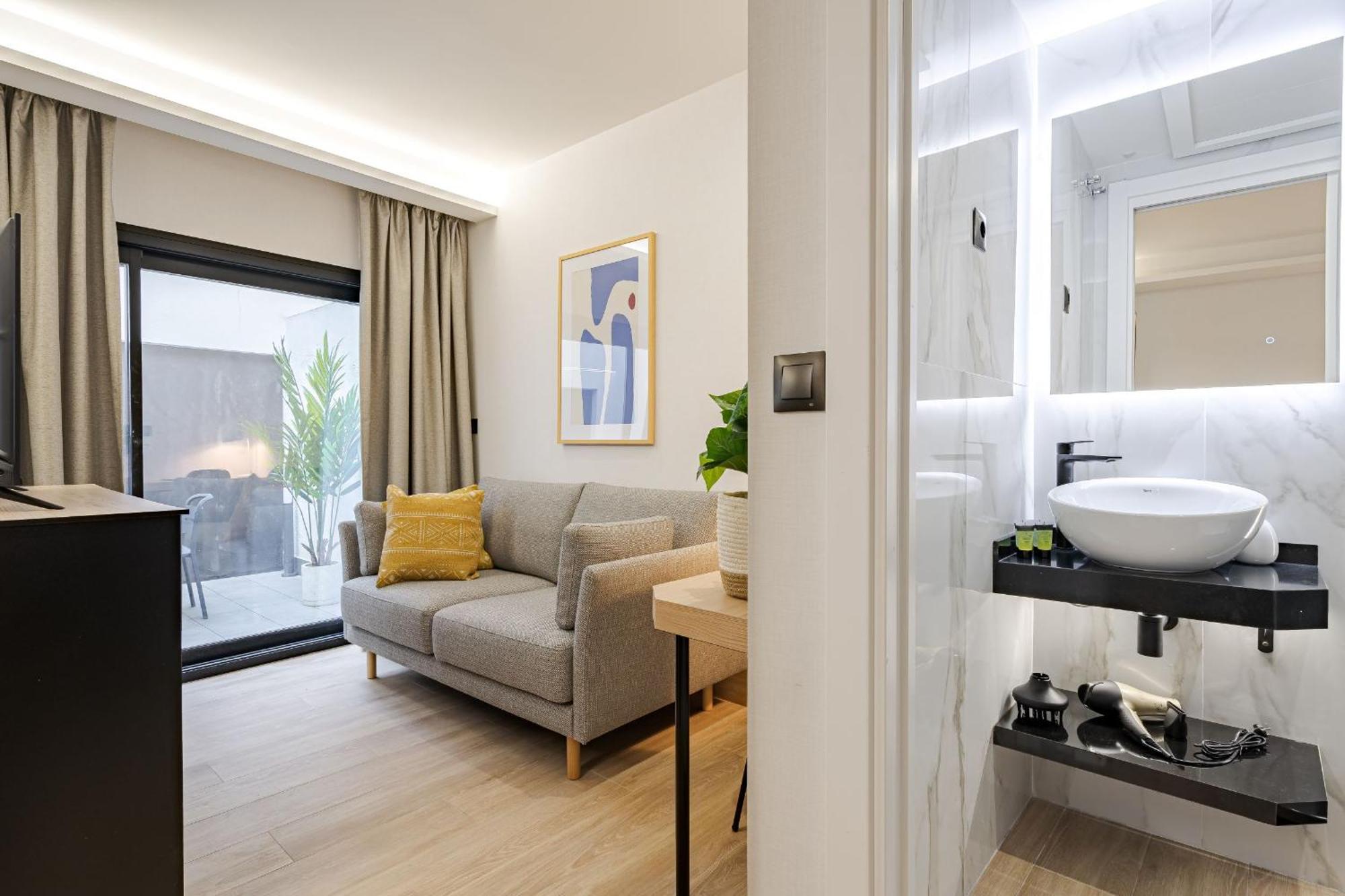 Feelathome Ventas Suites Madrid Exterior photo