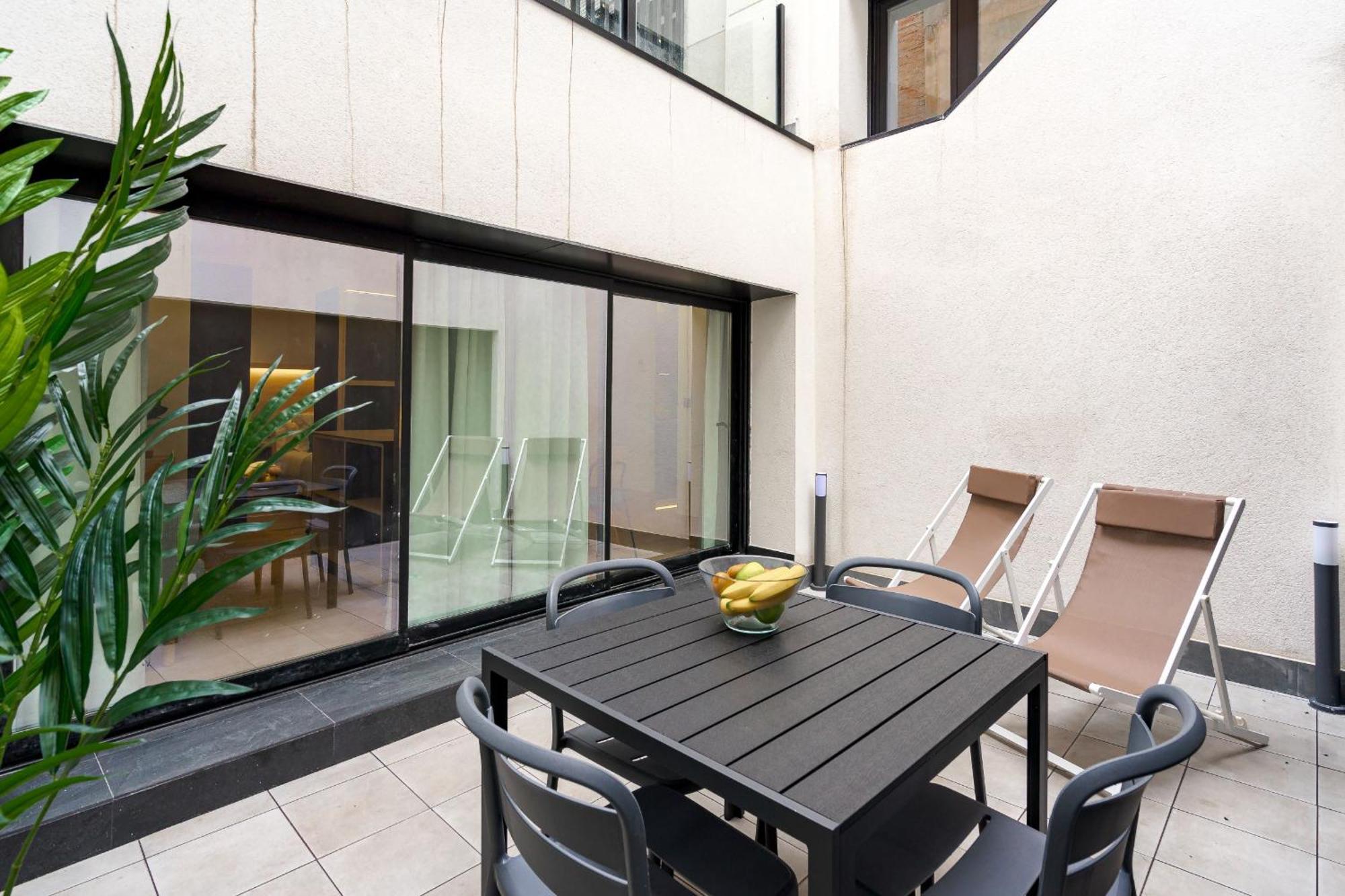 Feelathome Ventas Suites Madrid Exterior photo